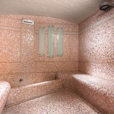 ホテル Gambrinus チェルヴィア